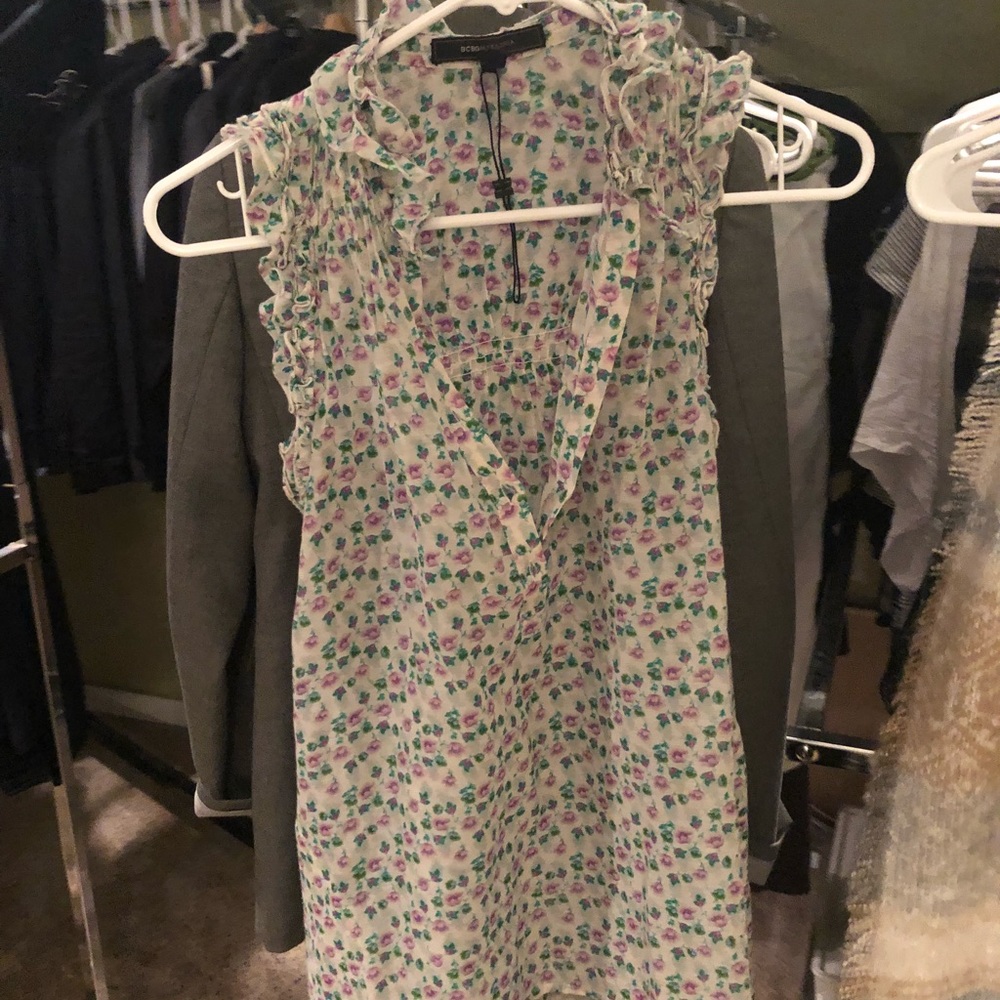 BCBG sheer flowy tank with pockets